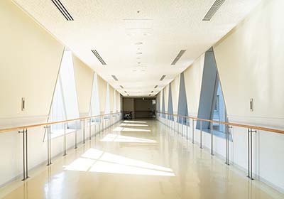昭和大学横浜市北部病院渡り廊下