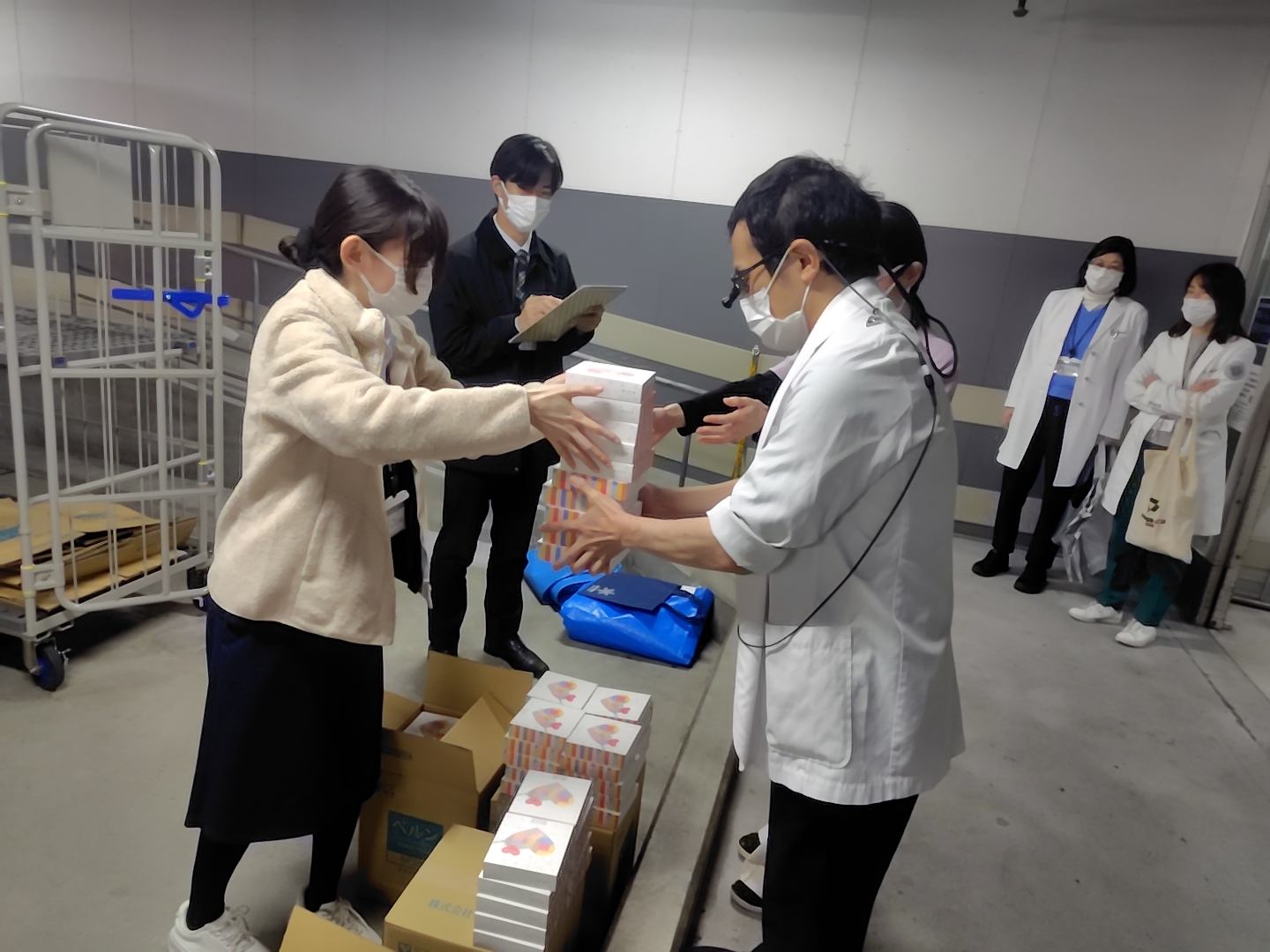 株式会社ベルン」様よりお菓子をいただきました｜昭和医科大学病院