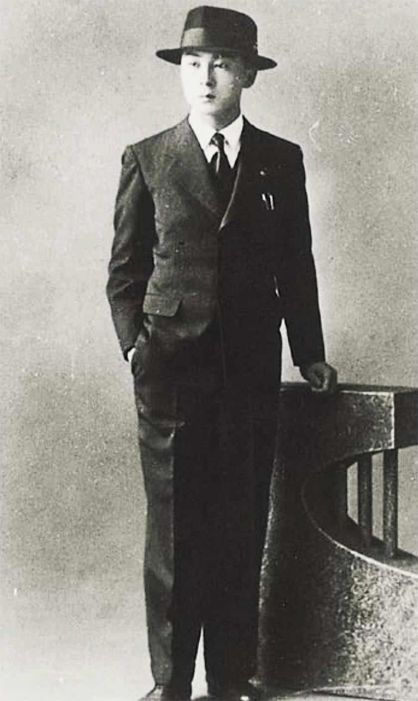 昭和医学専門学校創立時の制服1