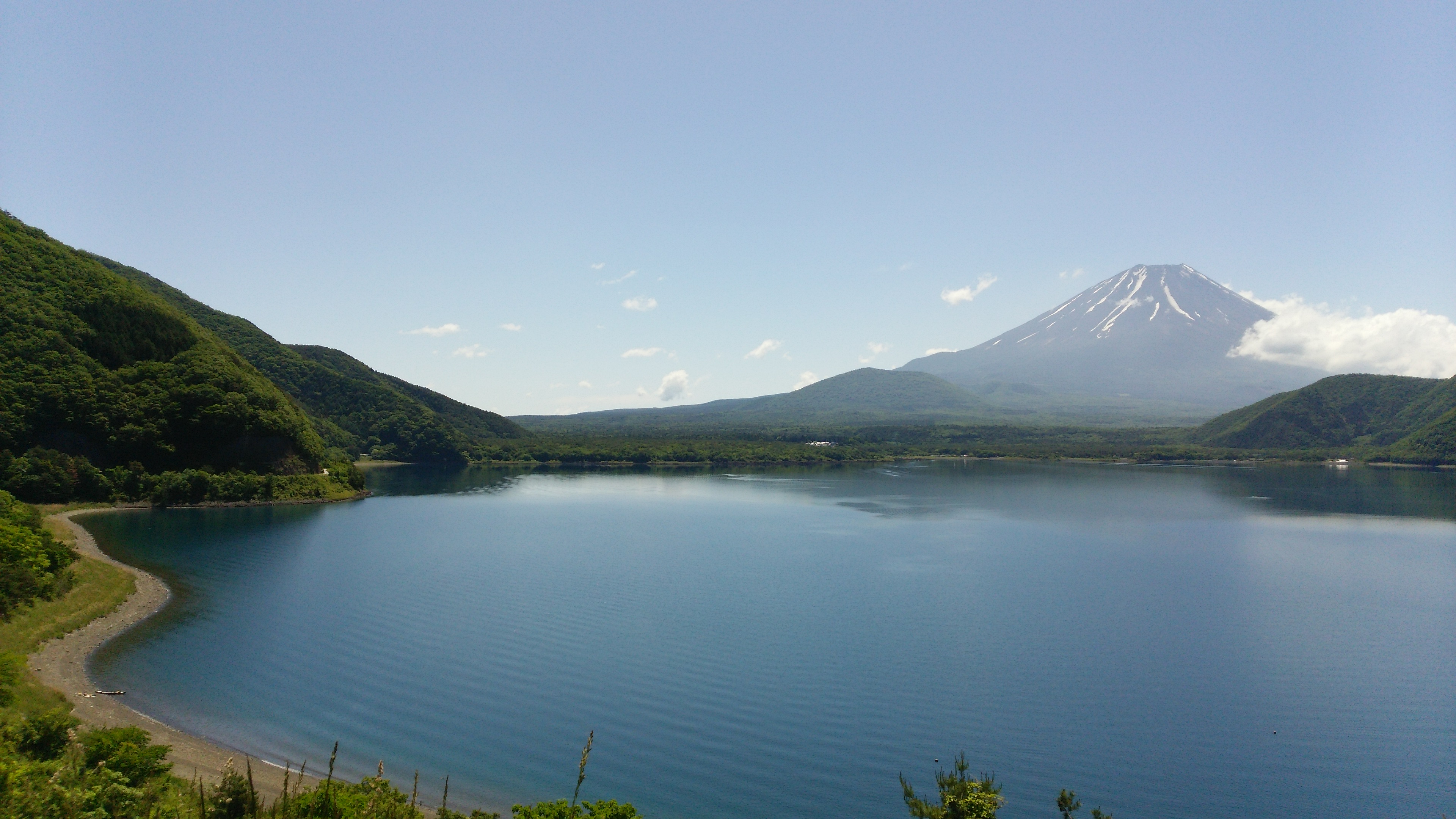 富士山と本栖湖の写真