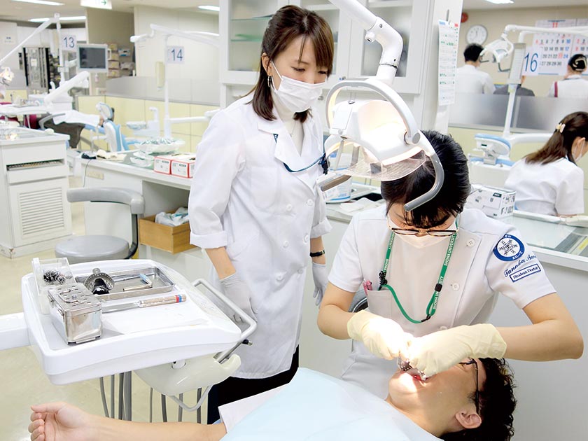 歯学部診療参加型臨床実習の実践