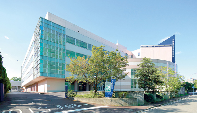 横浜キャンパス外観(756×432)