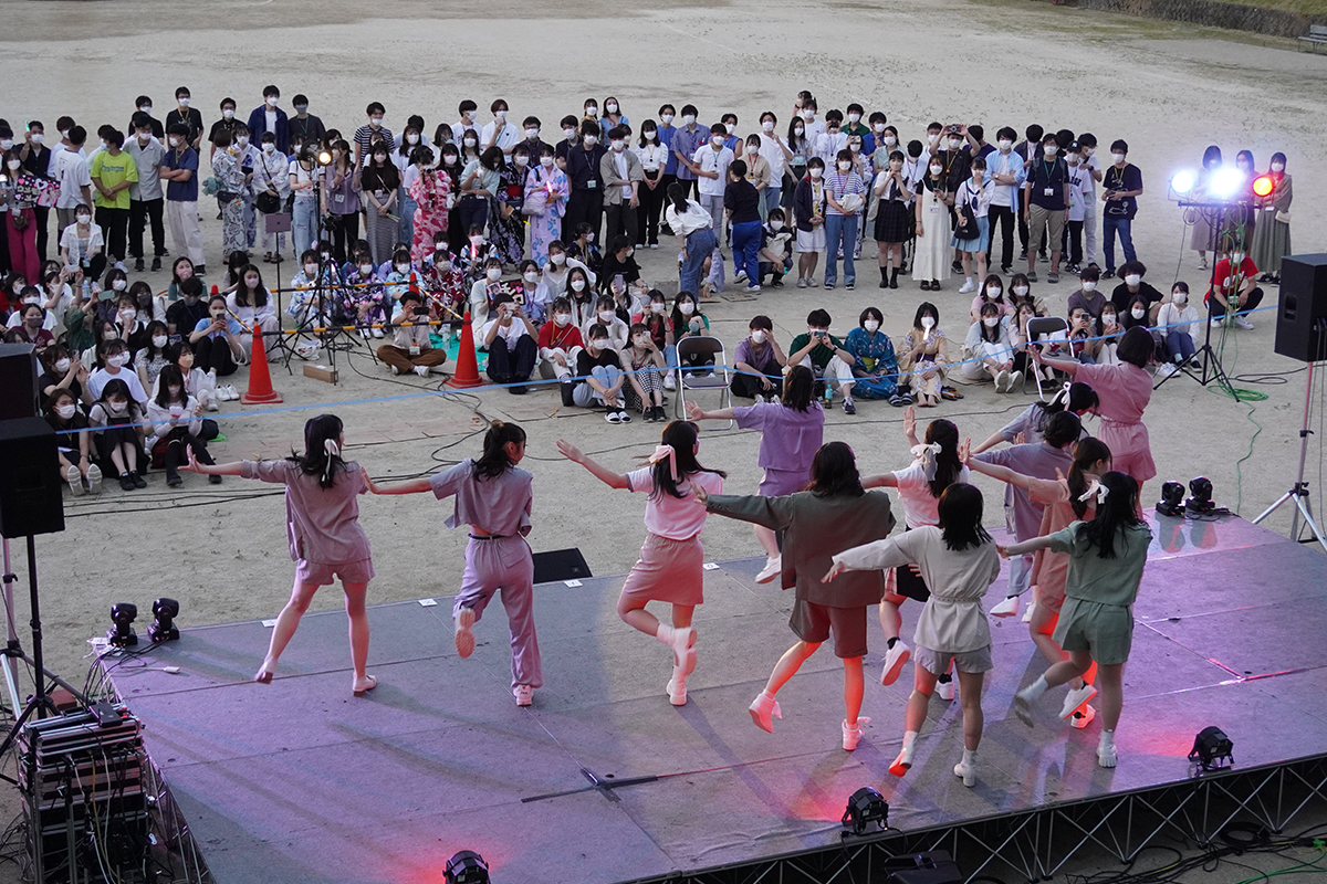 写真009:外ステージ~ダンス~