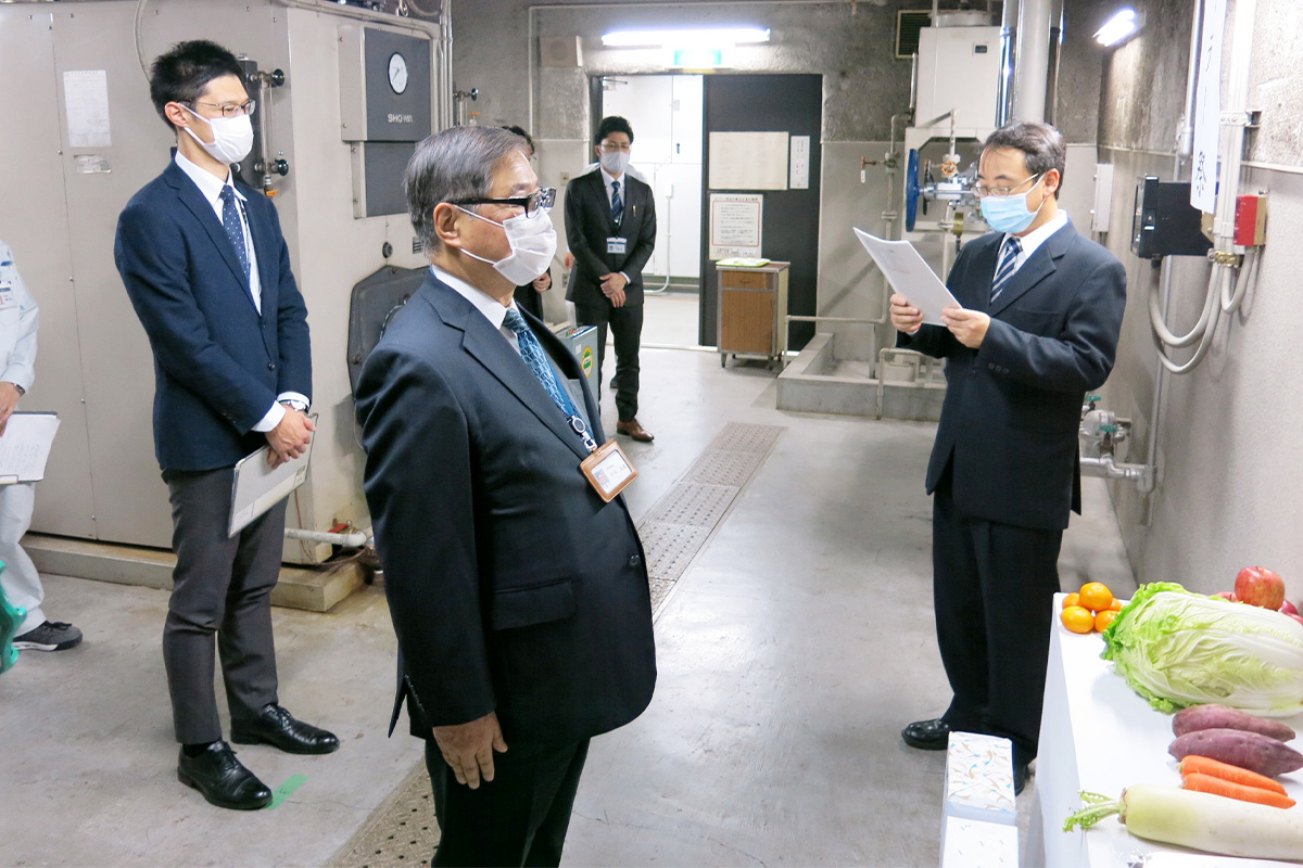 002：祭事の様子（参列者代表：小川良雄 総務担当理事）