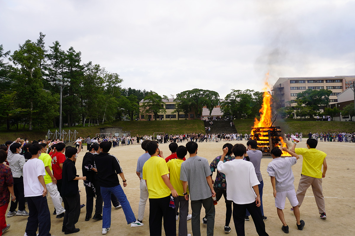 ⑰キャンプファイヤー