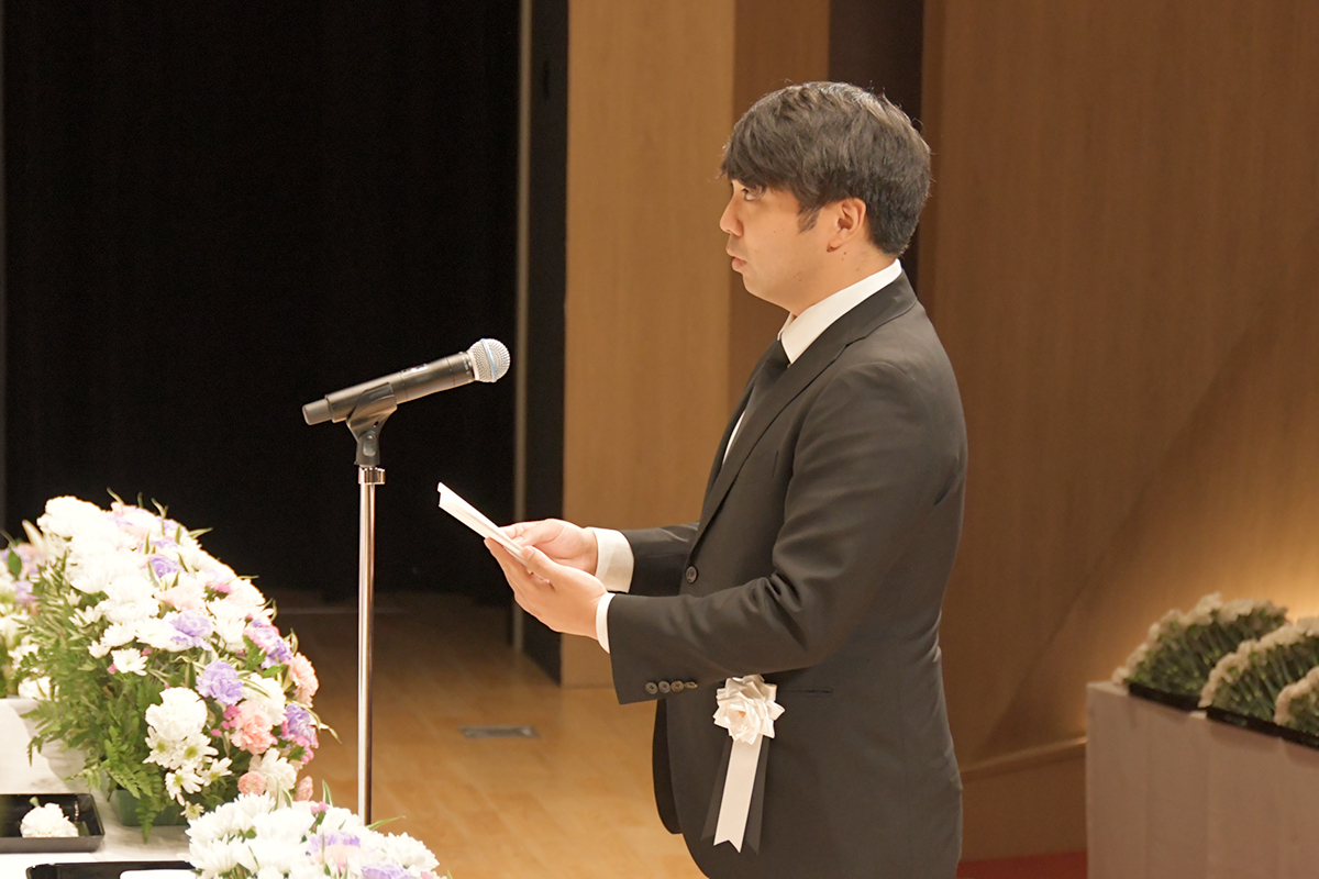 弔辞を述べる医学部学生代表
