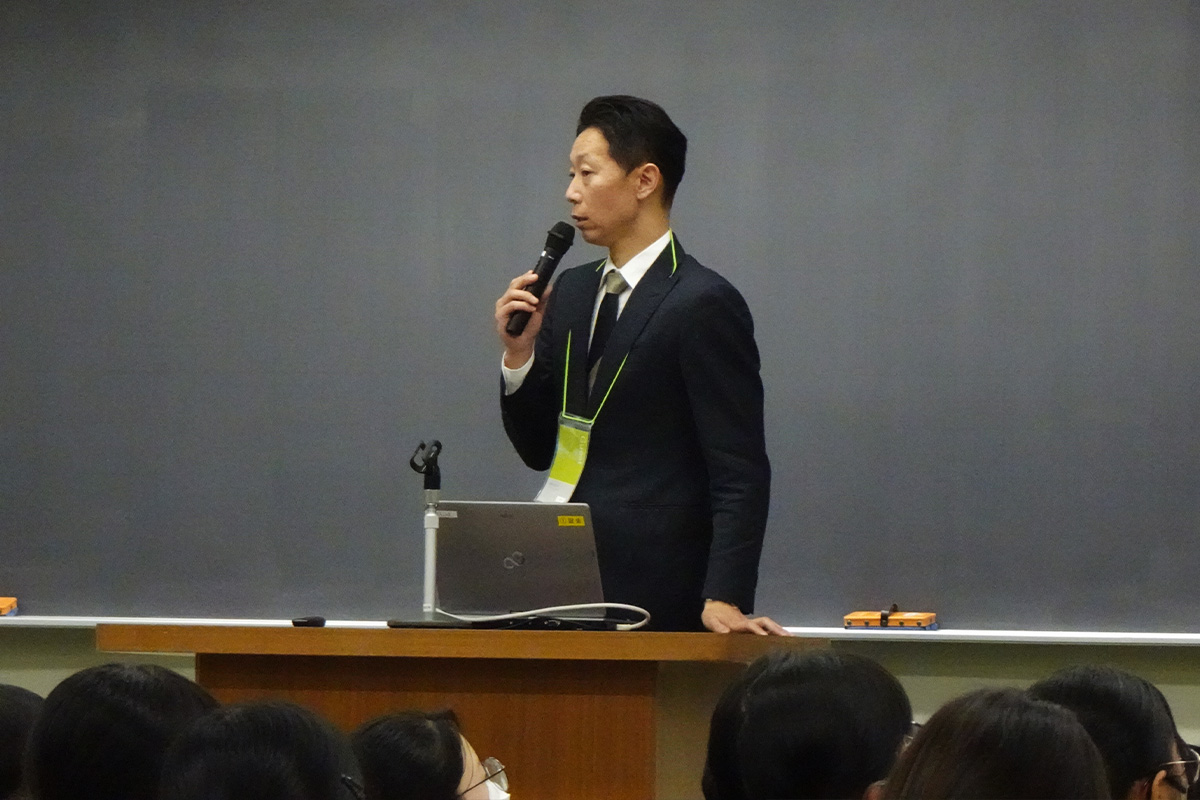 リハビリテーション学科理学療法学専攻：三宅英司講師（講演）