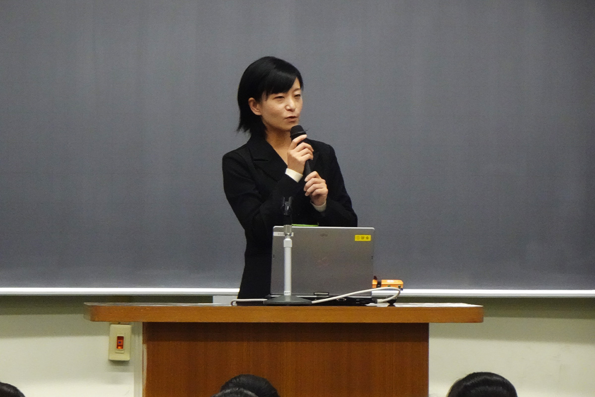 薬学部：渡邊亜矢子講師（講演）