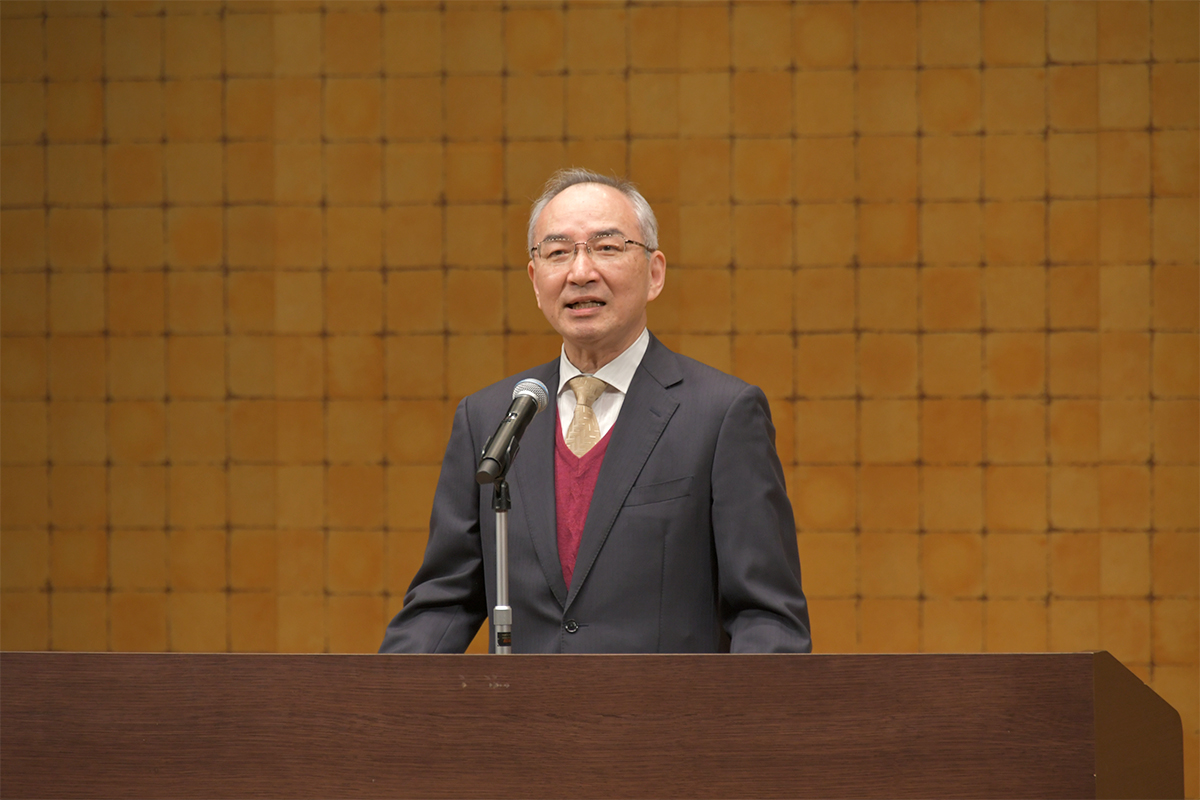 告辞を述べる中村明弘薬学部長