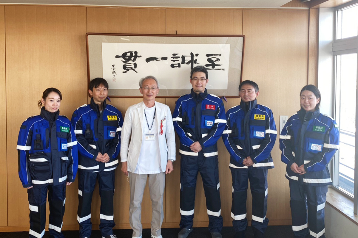 出動したDMAT隊員と門倉病院長