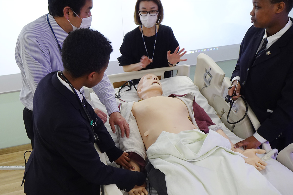 ②脈拍測定体験の様子