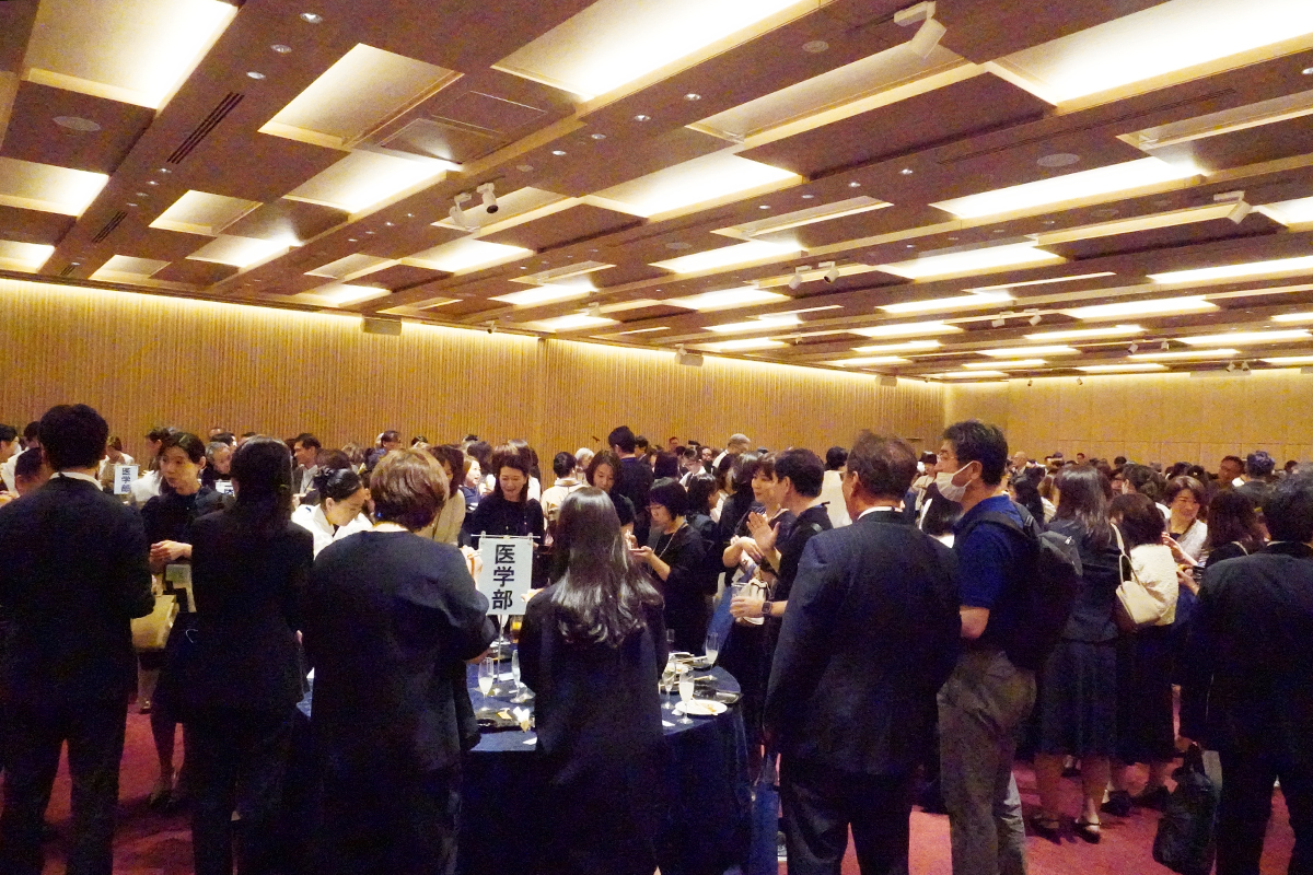 008_懇親会の様子c_s