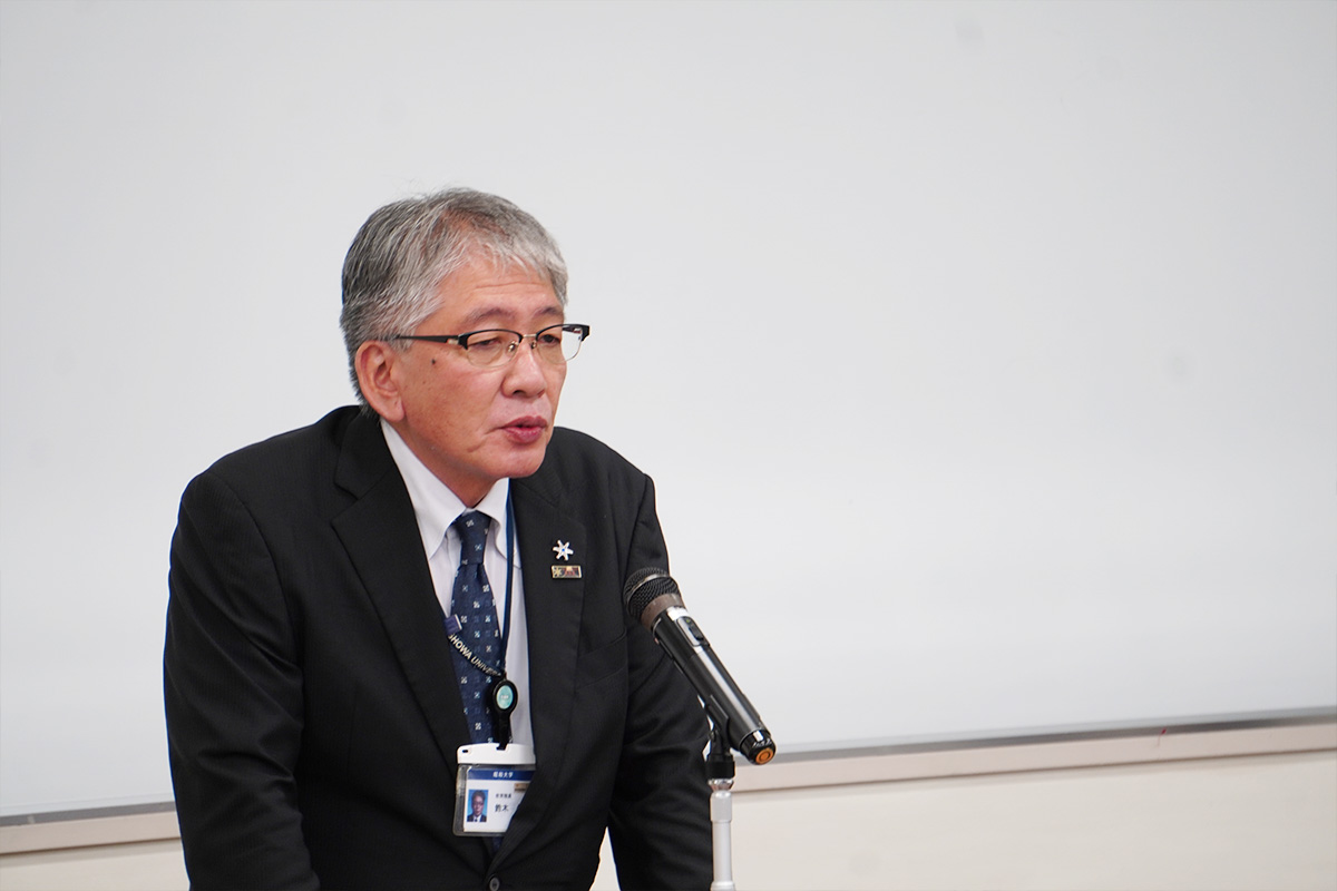 01_挨拶:鈴木久義 保健医療学部長