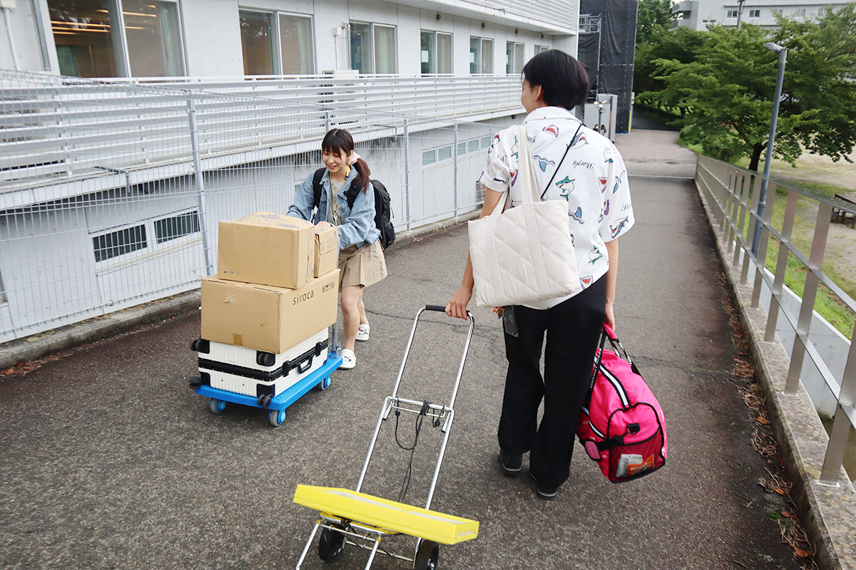 05_帰寮した学生たち