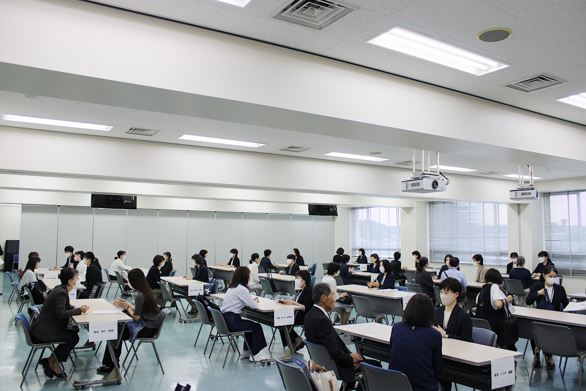 08_保健医療学部会の個人面談の様子