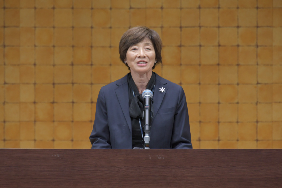 01上條由美学長の挨拶