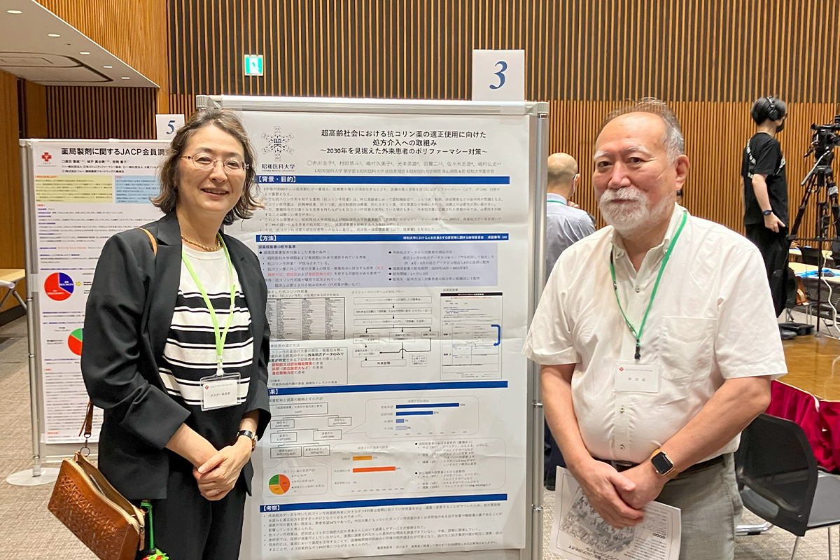 02_左から、赤川圭子講師、佐々木忠徳先生