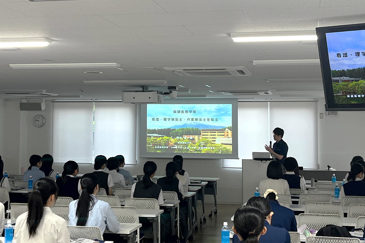 01_各学部説明の様子