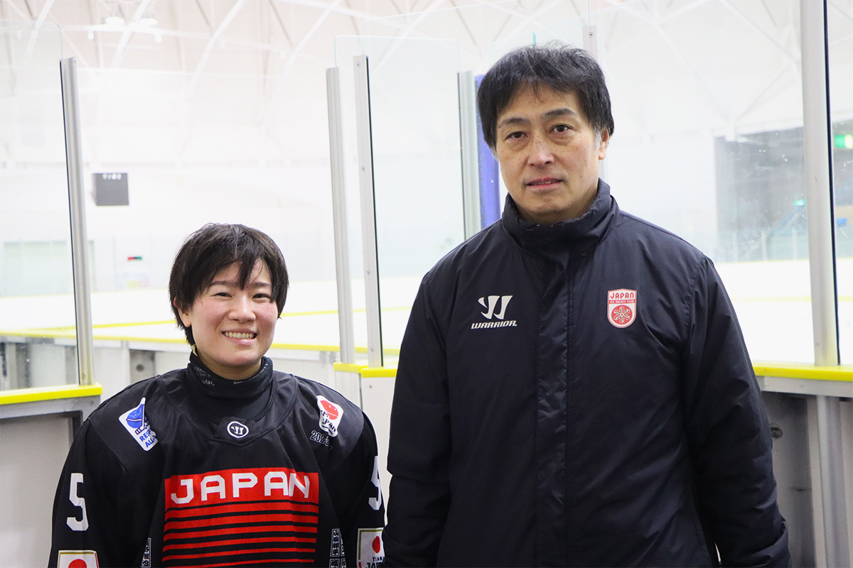 小山玲弥選手（総務部）と飯塚祐司監督（人事部）