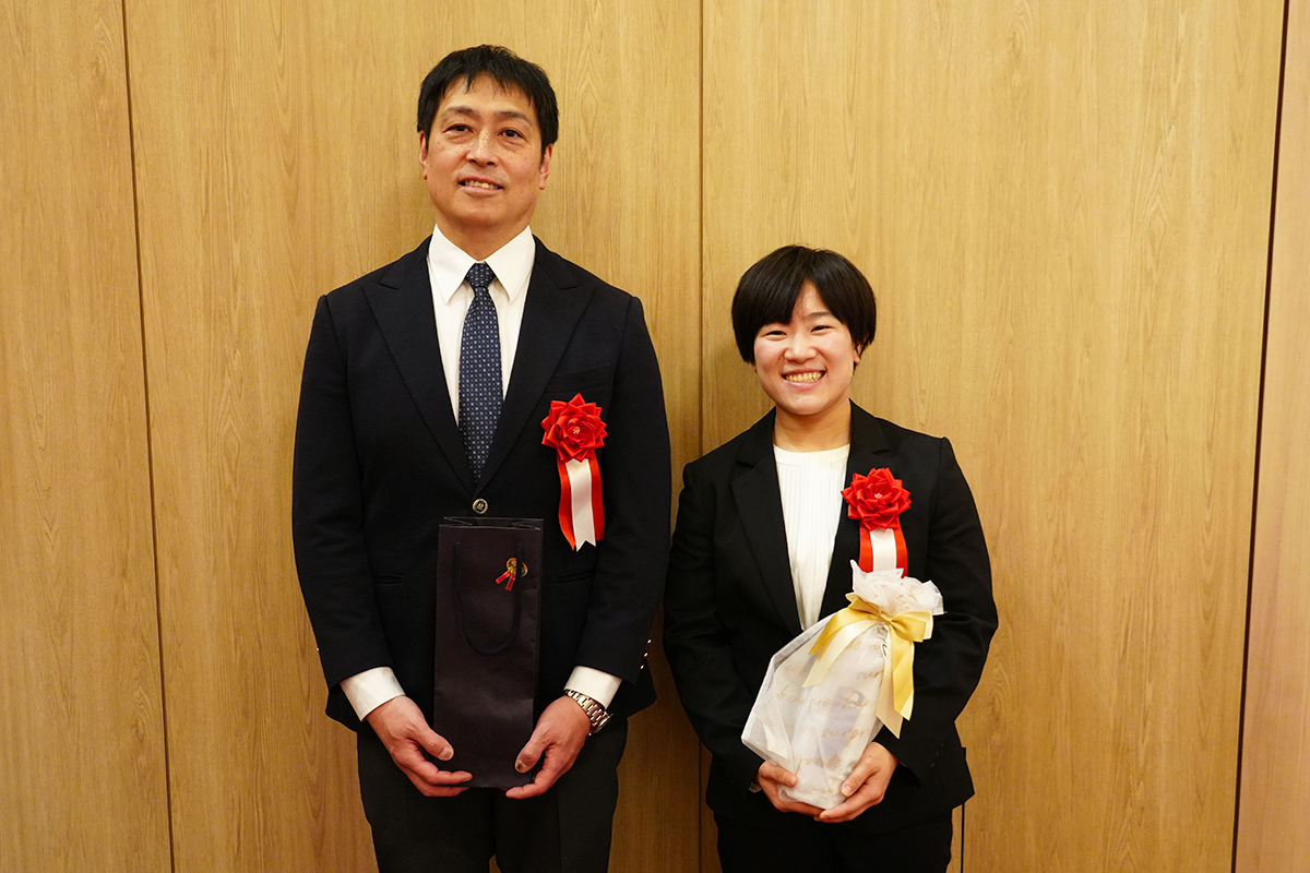 飯塚祐司監督と小山玲弥選手