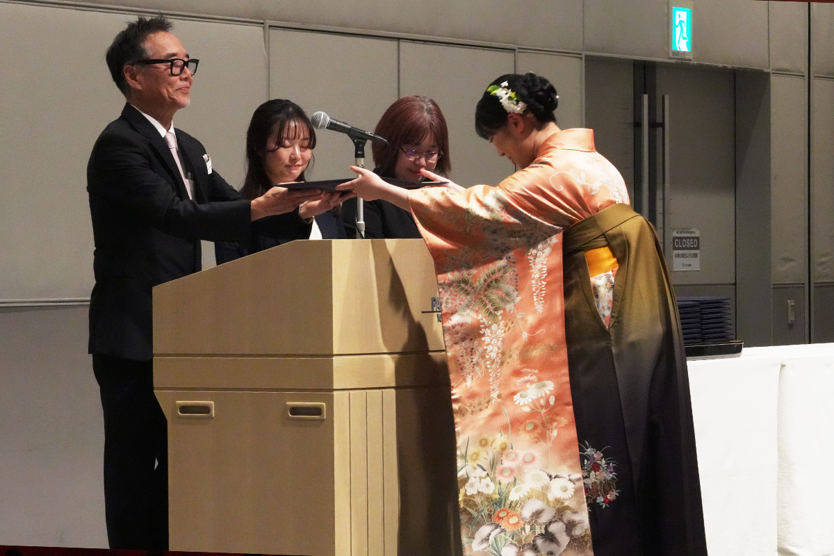 05_学位記伝達式会場の様子（歯学部）