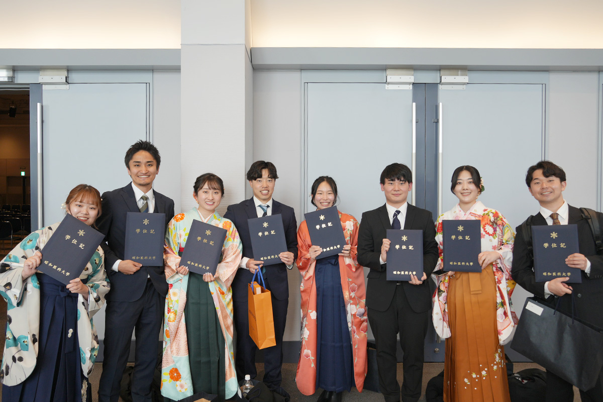 09_卒業生の皆さん