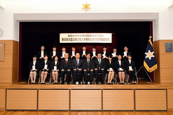 東日本大震災被災地入学者のための奨学金授与式を挙行07