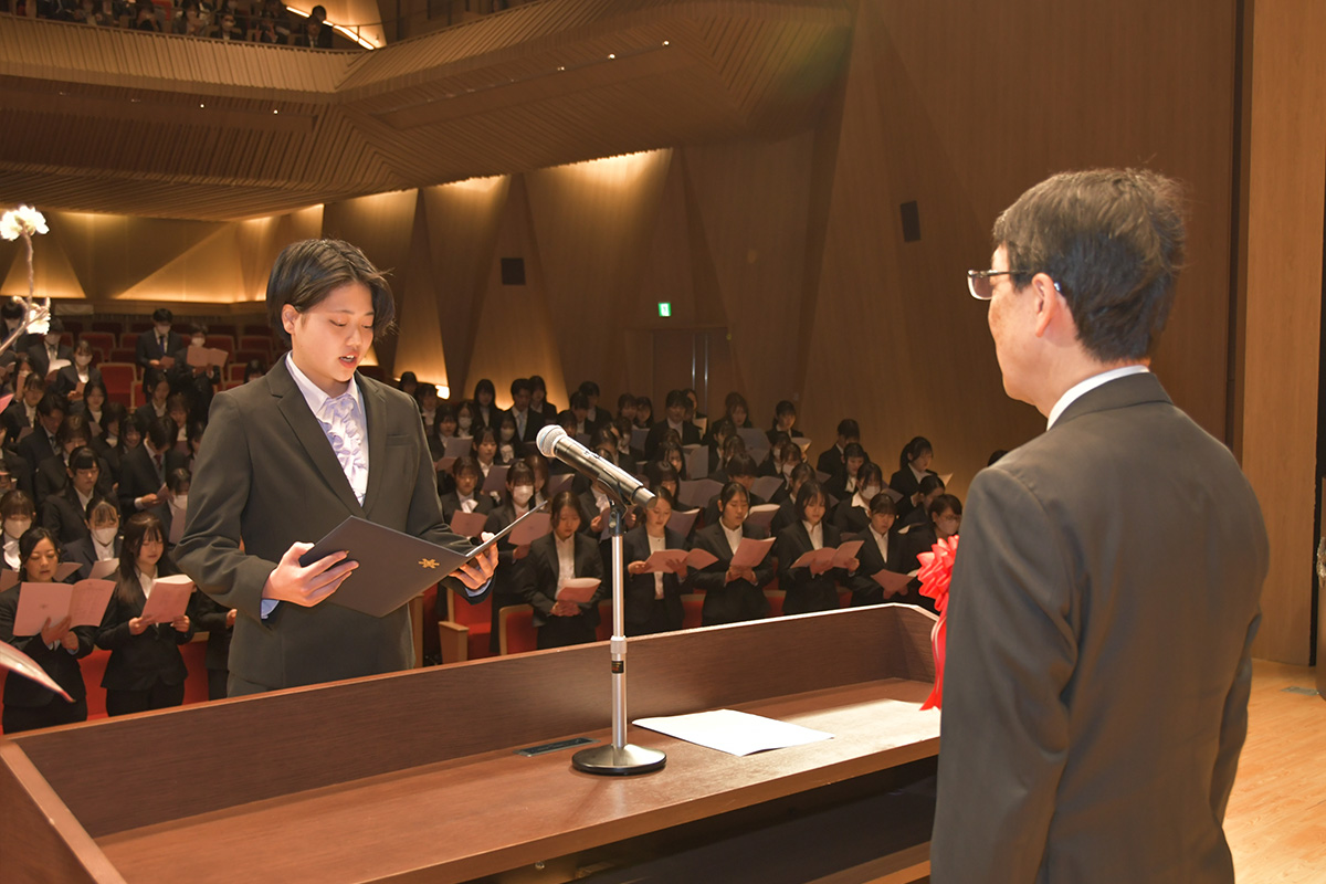03_新入生代表による昭和大学宣言